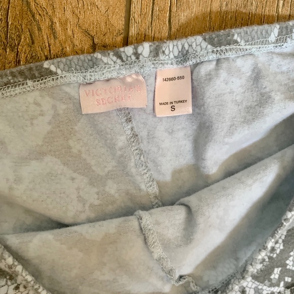 Victoria’s Secret Snakeskin Print Tank & Shorts - Picture 5 of 6